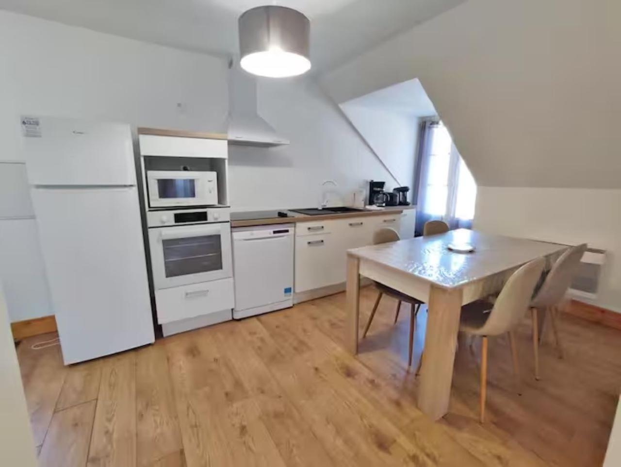 Appartement L'Alexiane, Centre Luchon, Parking Gratuit, Wifi à Bagnères-de-Luchon Extérieur photo